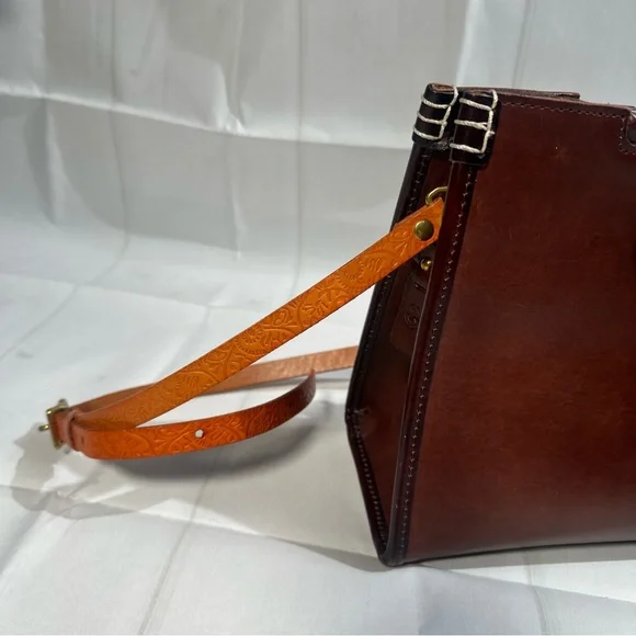 Old Trend Camden Convertible Medium Tote In Brown 100% Cowhide Leather MSRP $218 - Picture 3 of 16